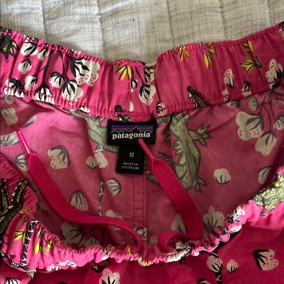 Patagonia baggies women’s shorts, pink, size M - Picture 2 of 6